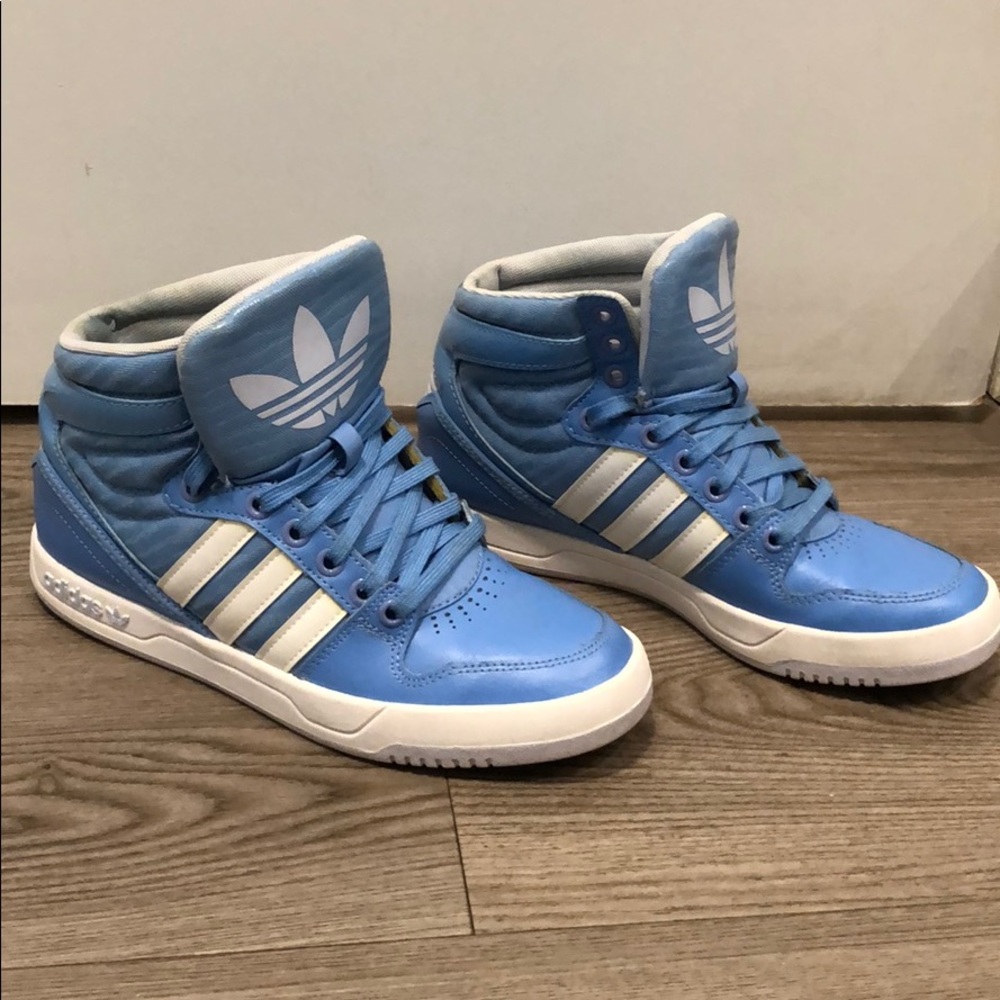 Adidas original hi top court attitude baby blue